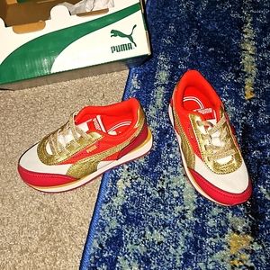 Unisex kids shoes like new worn once